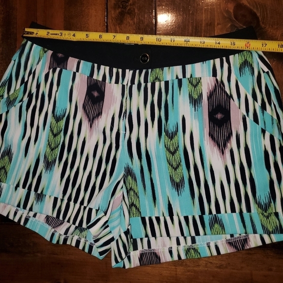 Jennifer Lopez aqua, white, green printed shorts Size 10 - Picture 4 of 10